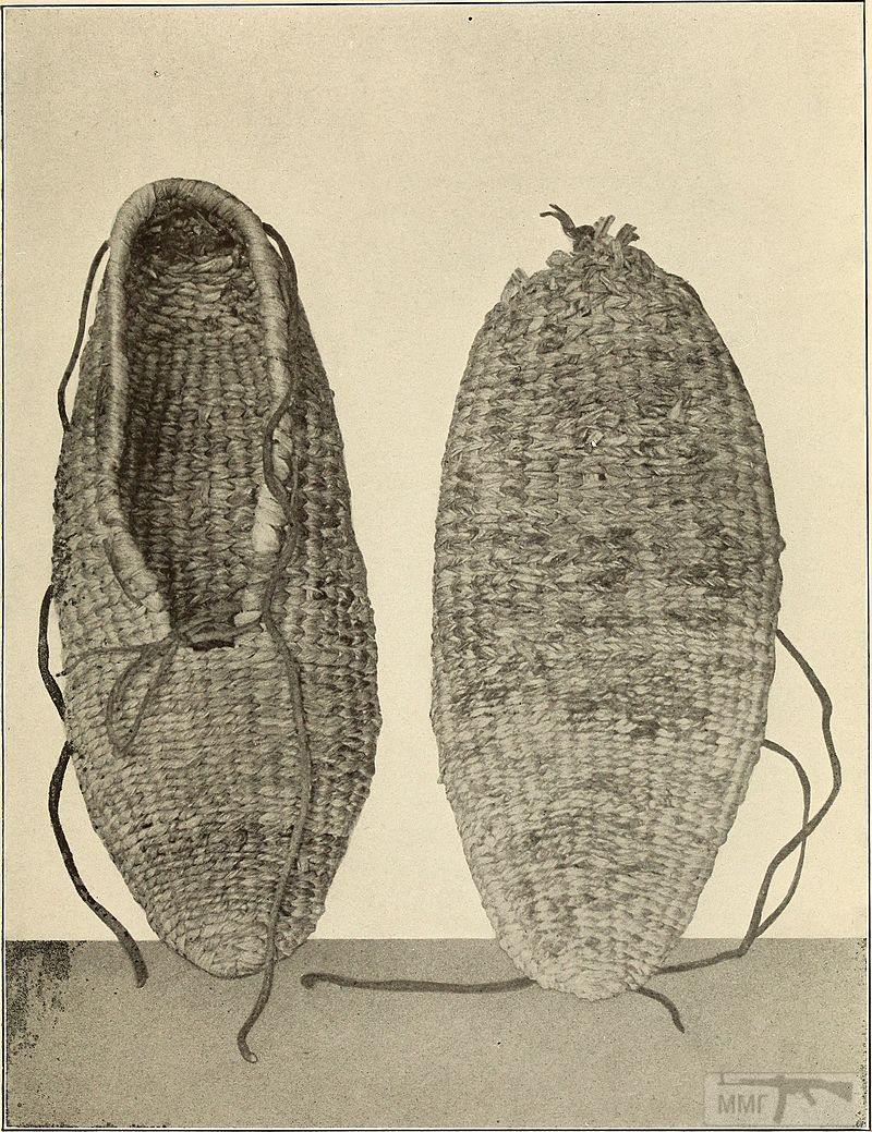 108065 - а вот их родичи сенеки носили мокасины спелетенные из кукурузы...