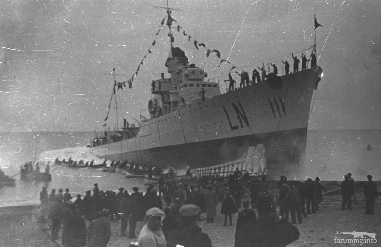 119555 - Спуск на воду эсминца Lanciere на верфи Cantieri del Tirreno di Riva Trigoso, 18 декабря 1938 г.