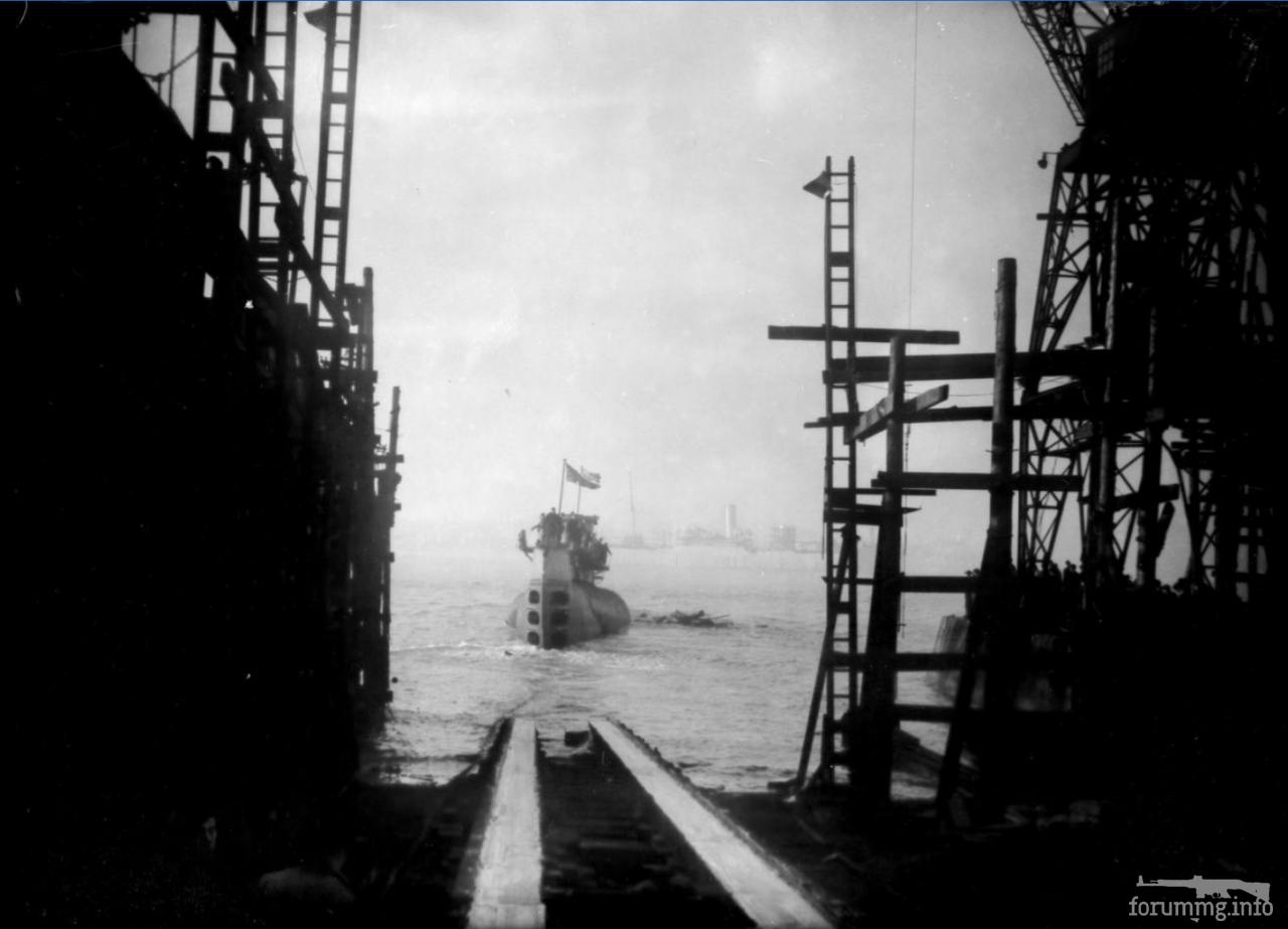 125921 - Спуск на воду британской лодки HMS Scorcher, 18 декабря 1944 г.