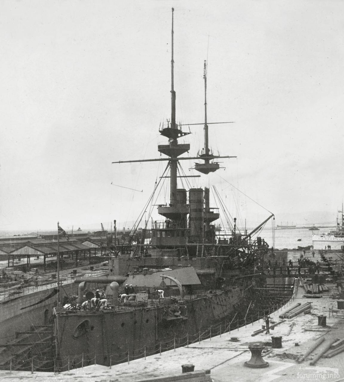 136530 - Броненосец HMS Magnificent в доке Гибралтара, 1907 г.