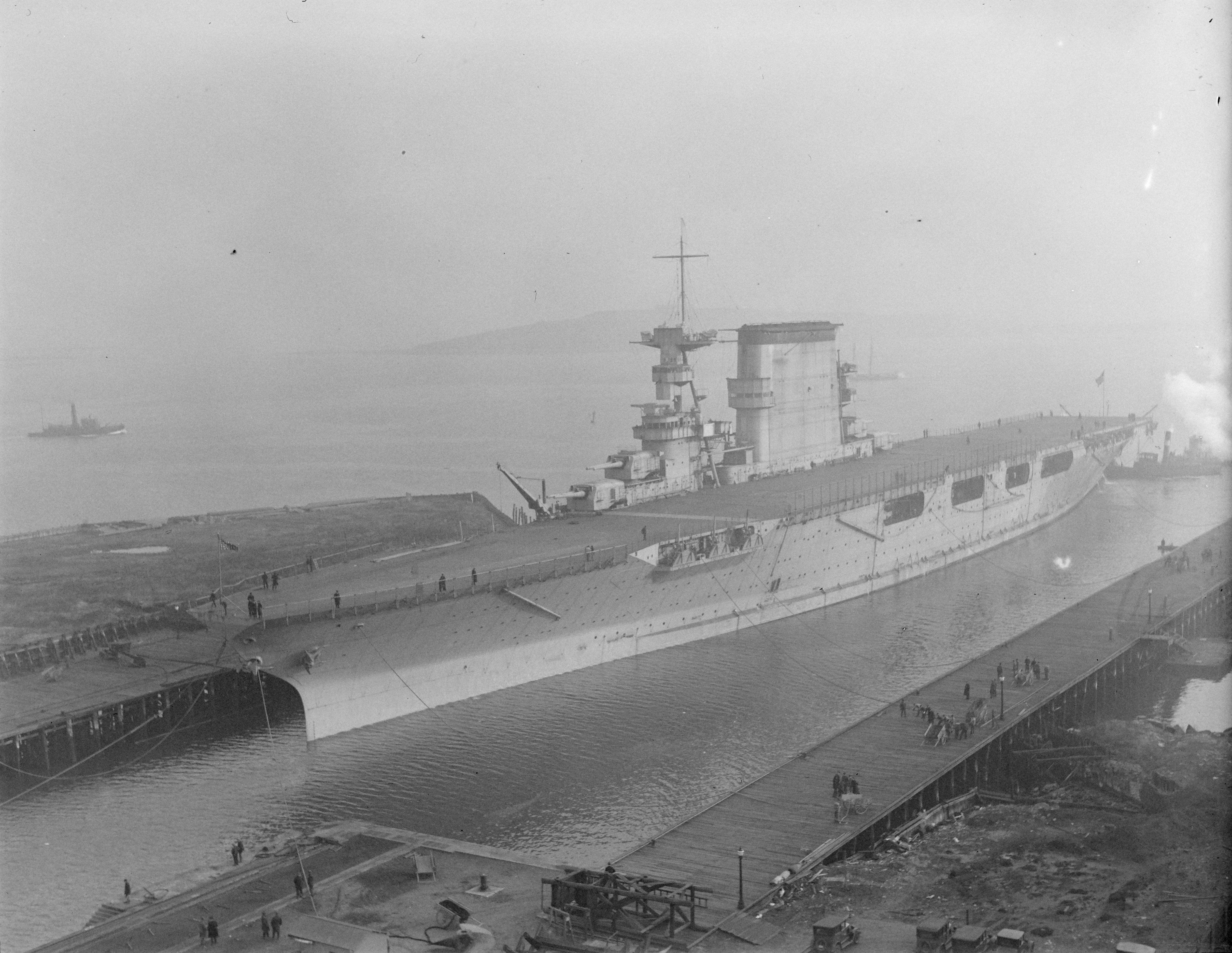 139407 - USS Lexington (CV-2) в доке Бостона, 11 января 1928 г.