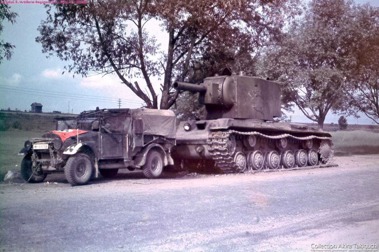 145024 - Советский танк КВ-2, брошенный на дороге в районе города Ровно. Машина из состава 41-й танковой дивизии 22-го механизированного корпуса Юго-Западного фронта.