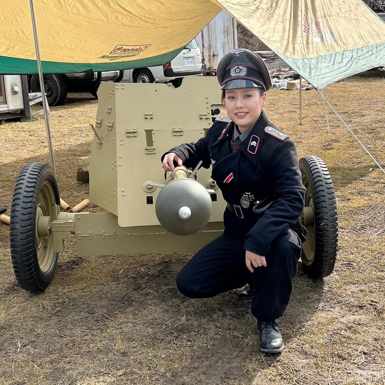 166746 - Феминизация войны