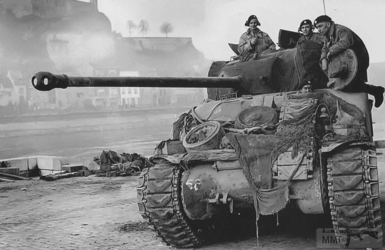 20228 - Британский Sherman Firefly в Намюре, Бельгия, 1944 год.