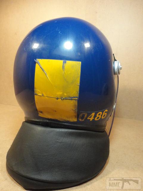 20490 - Шлем полиции Великобритании с забралом и защитой шеи.