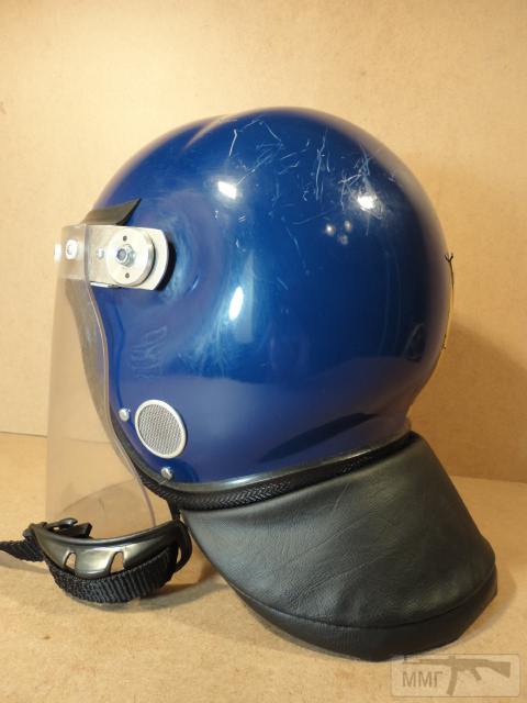 20491 - Шлем полиции Великобритании с забралом и защитой шеи.