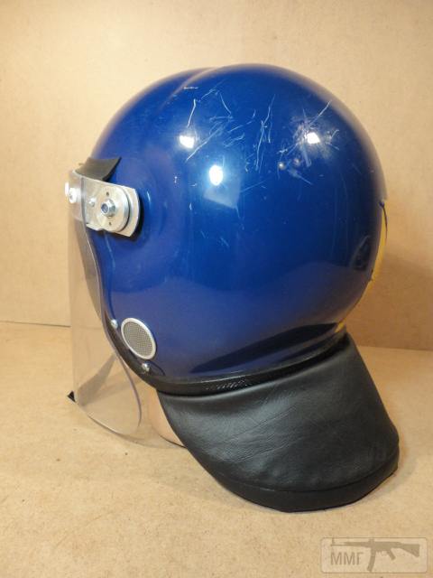 20499 - Шлем полиции Великобритании с забралом и защитой шеи.