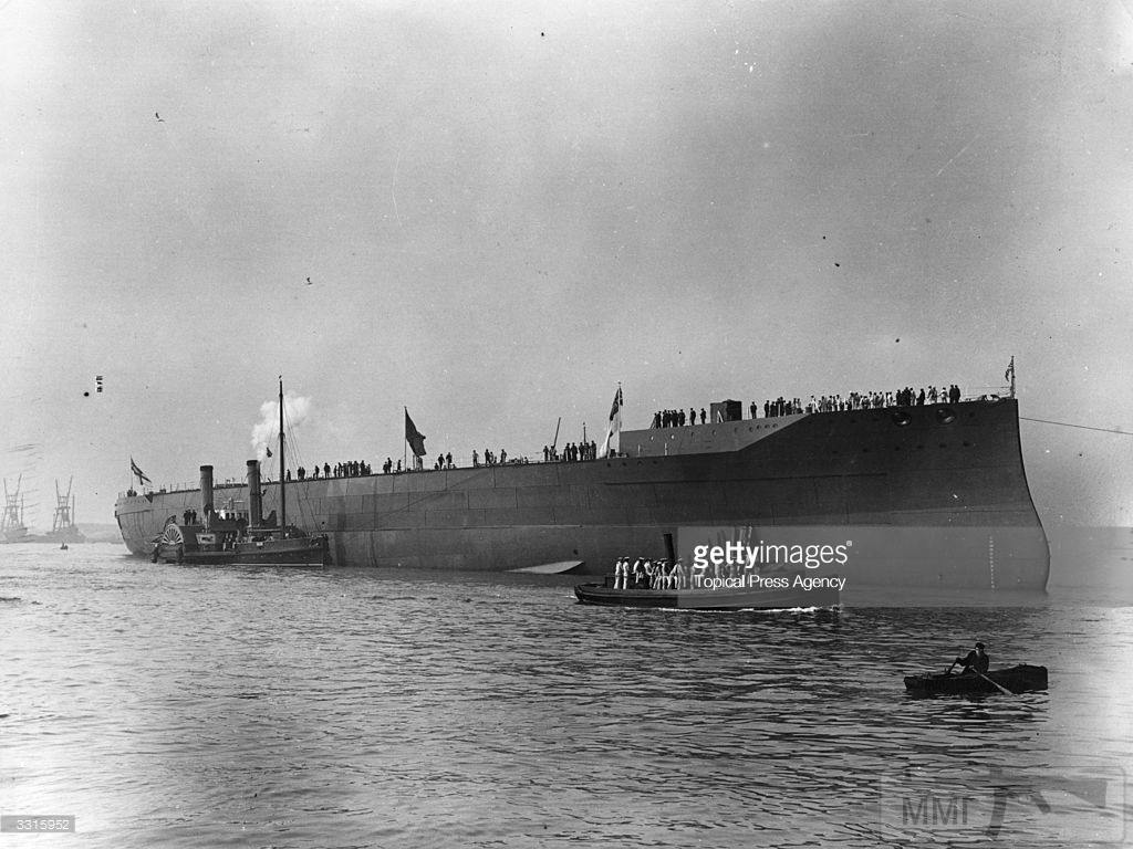 30885 - HMS Iron Duke после спуска на воду 12 октября 1912 г.