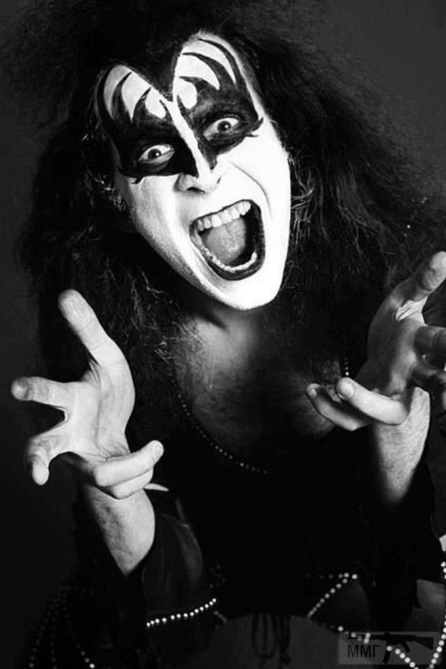 35135 - Gene Simmons