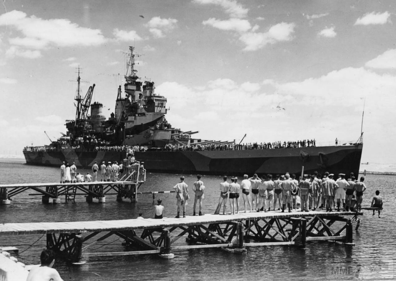 35376 - HMS Howe проходит Суэцкий канал, 14 июля 1944 г.