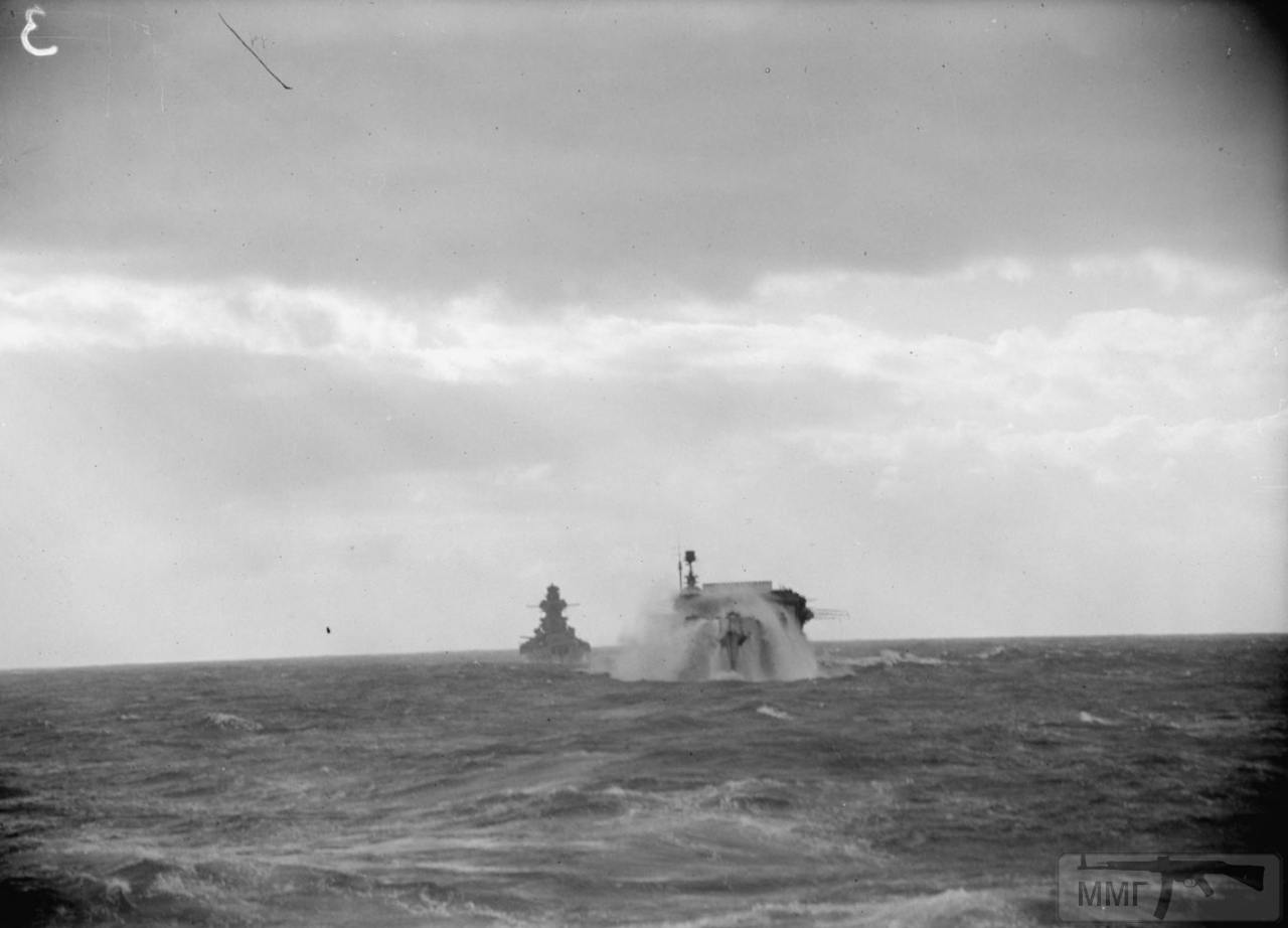 35385 - Линкор Richelieu и авианосец HMS Furious, февраль 1944 г. Снимок с борта линкора HMS Anson