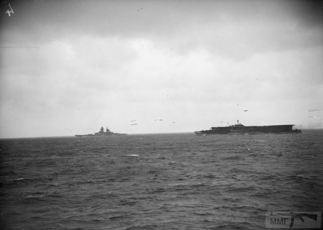 35386 - Линкор Richelieu и авианосец HMS Furious, февраль 1944 г. Снимок с борта линкора HMS Anson