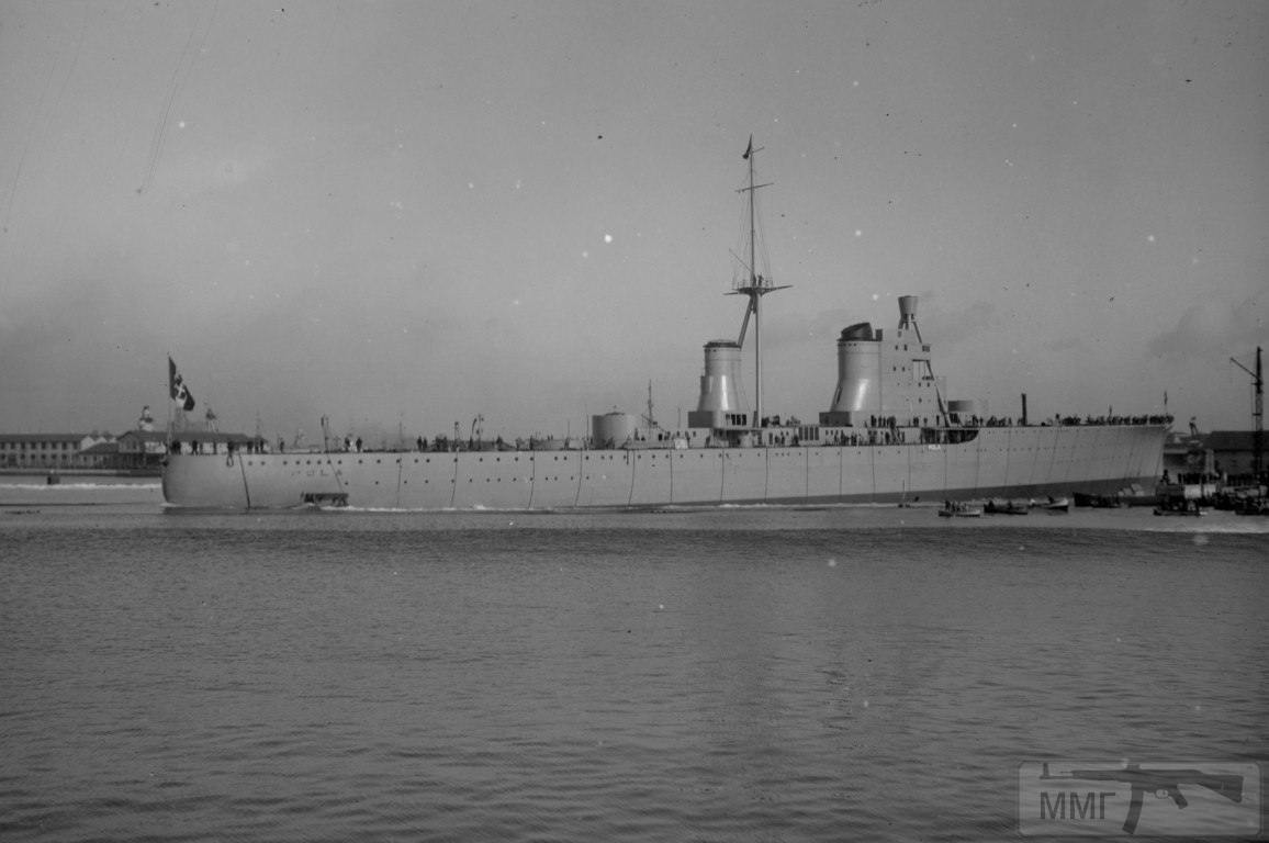 35641 - Спуск на воду тяжелого крейсера Pola на верфи Cantieri Odero Terni-Orlando в Ливорно, 5 декабря 1931 г.