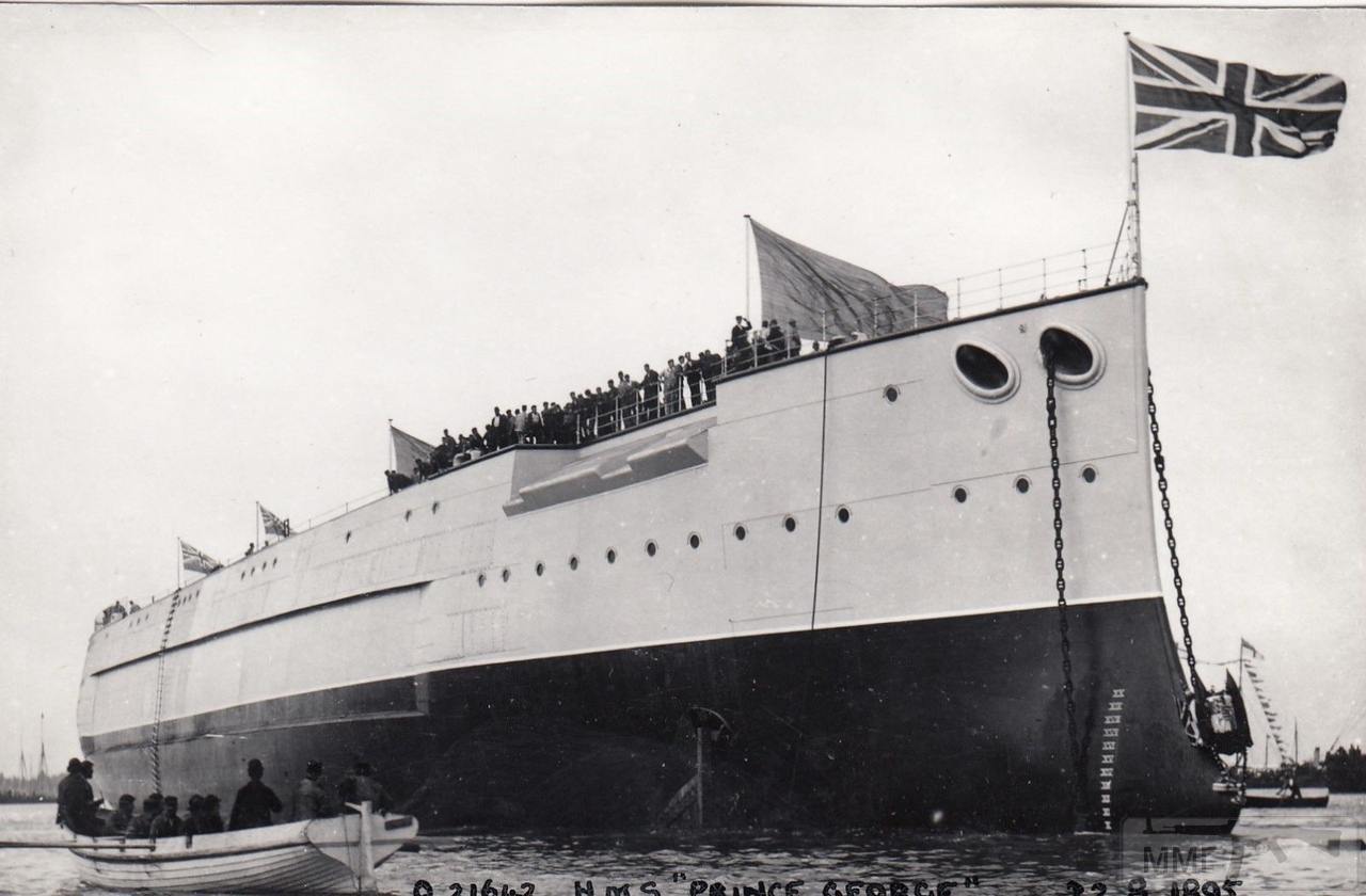 37918 - HMS Prince George после спуска на воду со стапеля Портсмутской верфи 22 августа 1895 г.