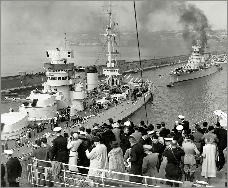 4007 - Italian battleships Conte di Cavour and Giulio Cesare, Napoli, 1938.