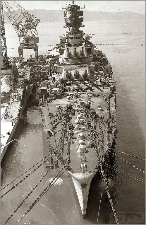 4012 - Docked Italian battleship Roma