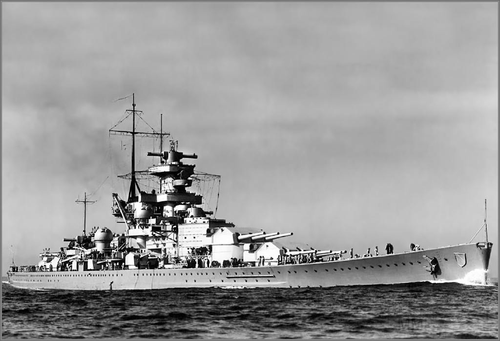 4043 - German battlecruiser Scharnhorst returning to Kiel, April 1939