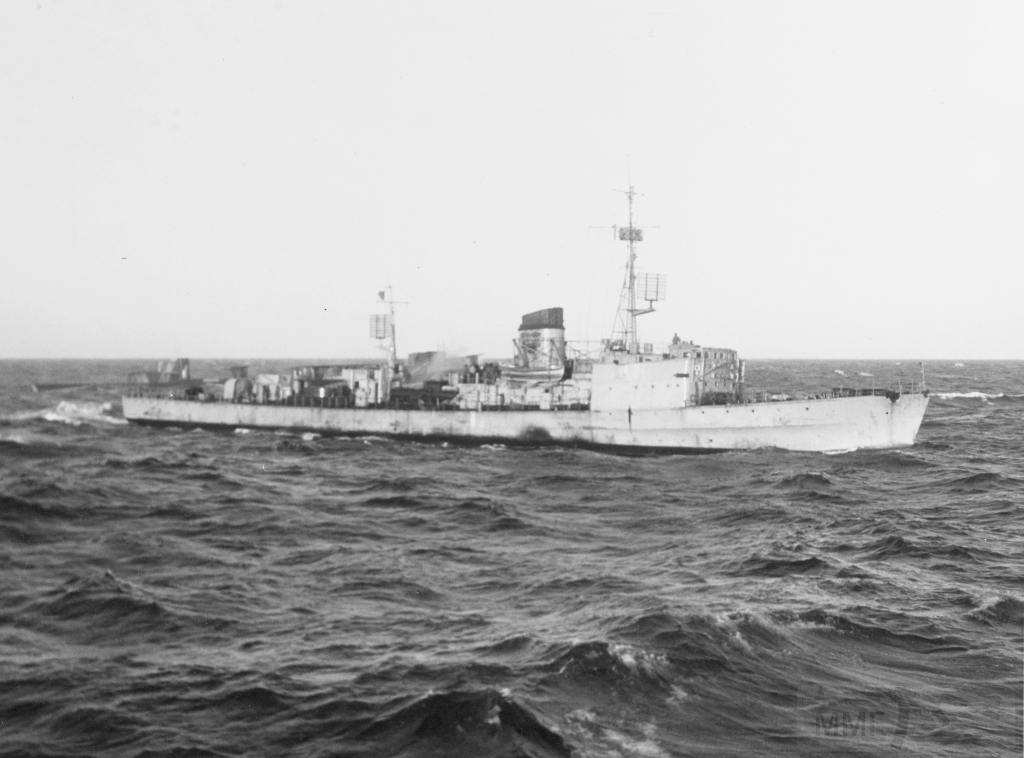 4112 - German torpedoboat T21 at sea on 2 July 1946