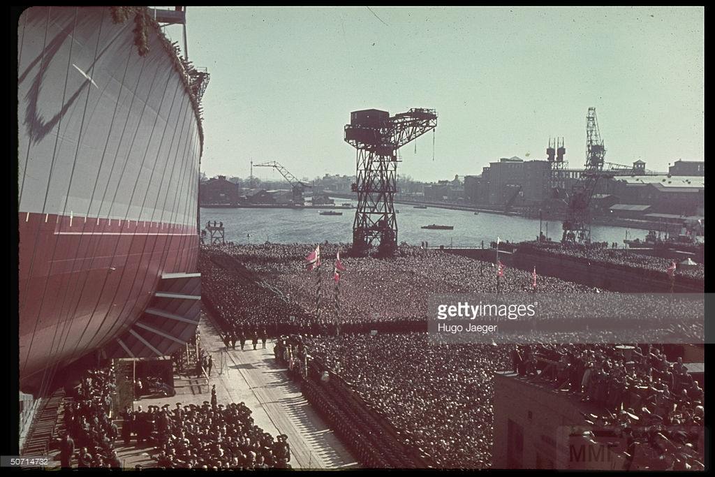 4115 - Launch of German battleship Tirpitz in april 1939