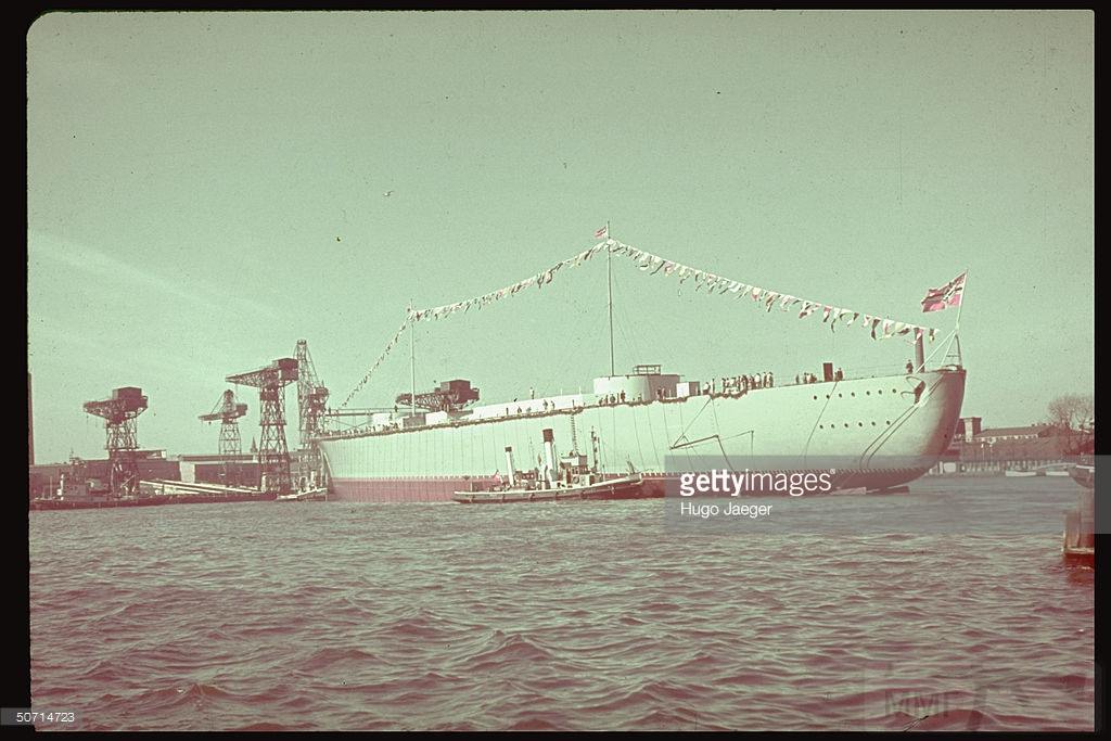 4118 - The newly-launched battleship Tirpitz in Wilhelmshaven