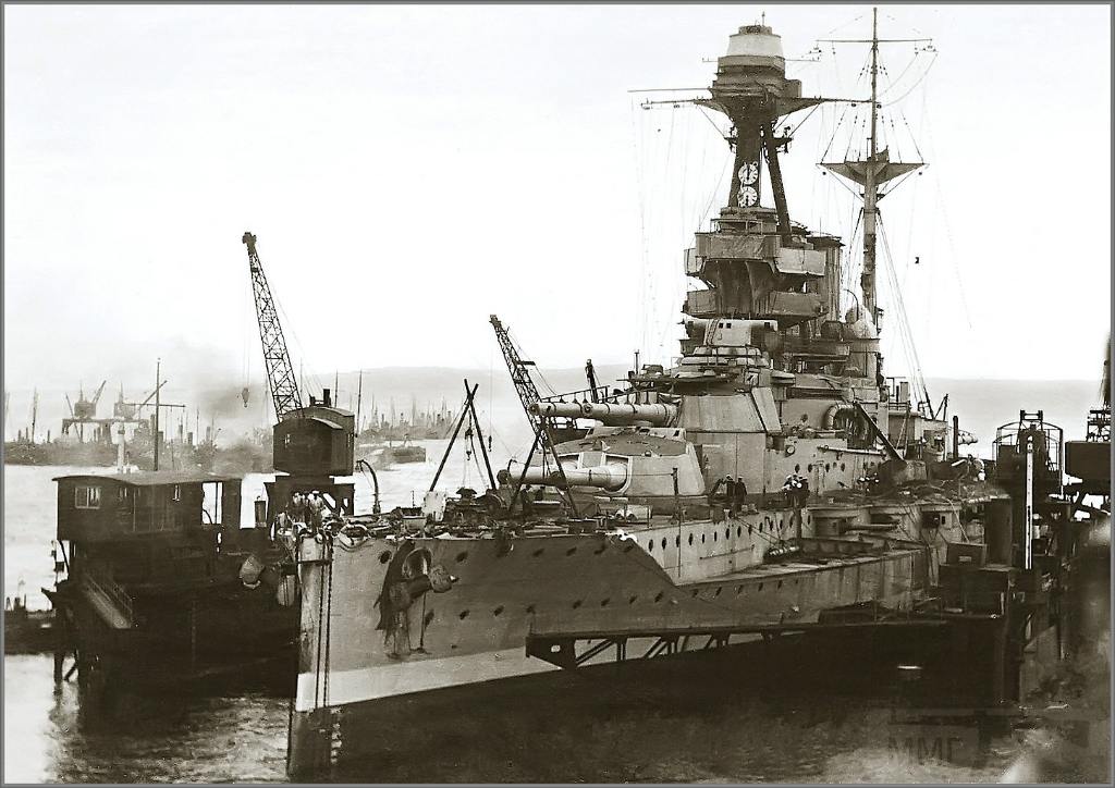 4336 - Battleship HMS Valiant in floating dock at Invergordon, late 1918 or 1919