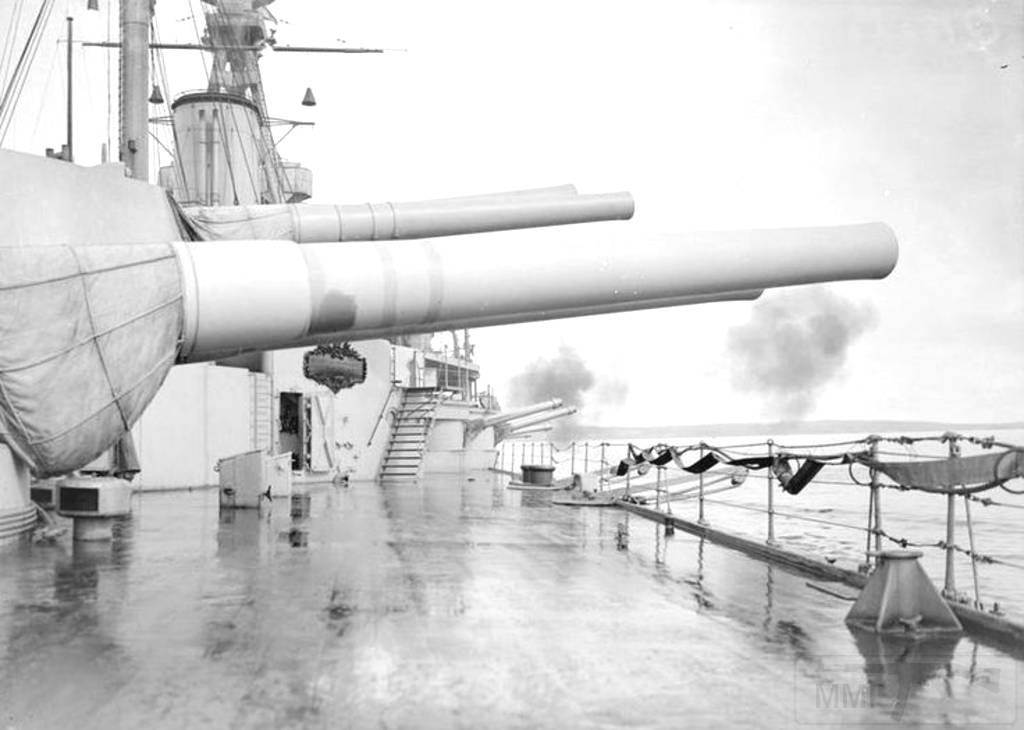 4397 - Gunnery practice aboard 15 in 'R' class battleship HMS Royal Oak in 1918