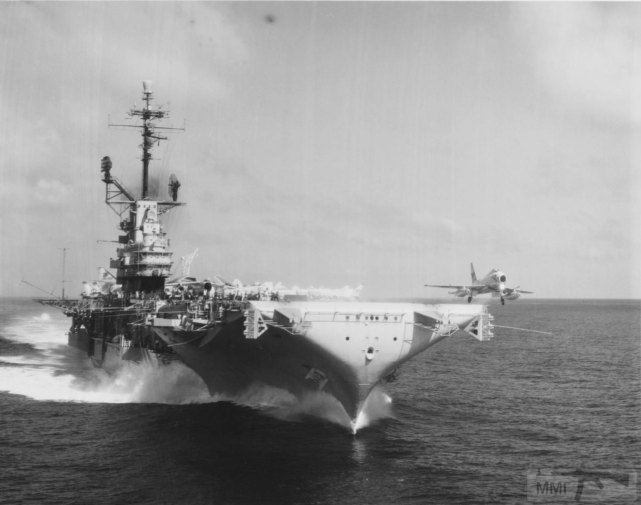 44965 - Взлет истребителя FJ-4B Fury с авианосца USS Lexington (CV-16), 11 апреля 1961 г.