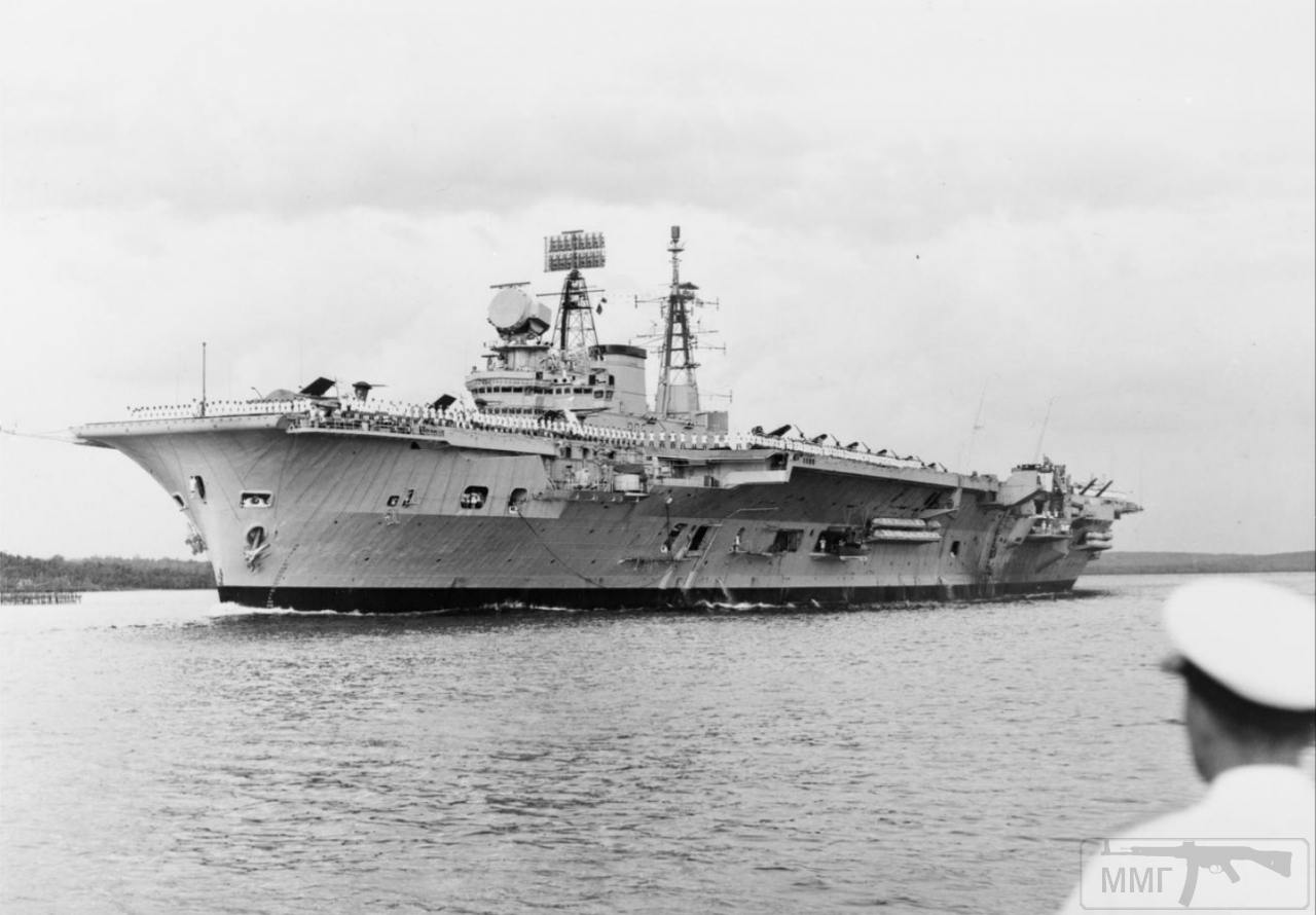 56847 - HMS Eagle (R05)