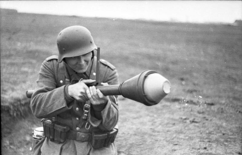 6110 - Ручной противотанковый гранатомет Panzerfaust (Faustpatrone)