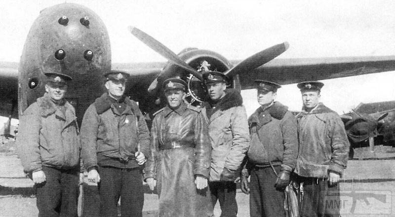 67073 - Советские авиаторы на самолетах Ленд-лиза