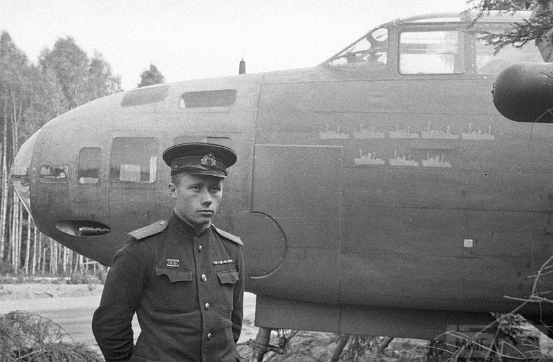 67085 - Советские авиаторы на самолетах Ленд-лиза