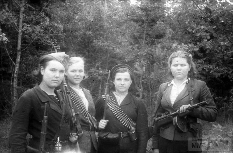 67530 - Женщины на войне.