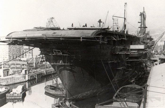 8608 - Aquila under construction in Genoa