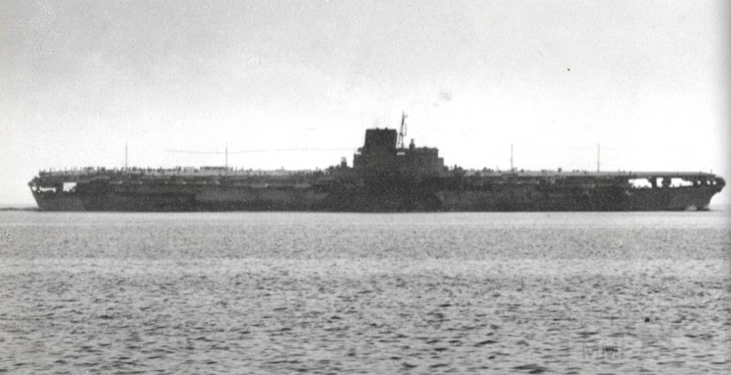 9623 - IJN Shinano underway during sea trials in Tokyo Bay