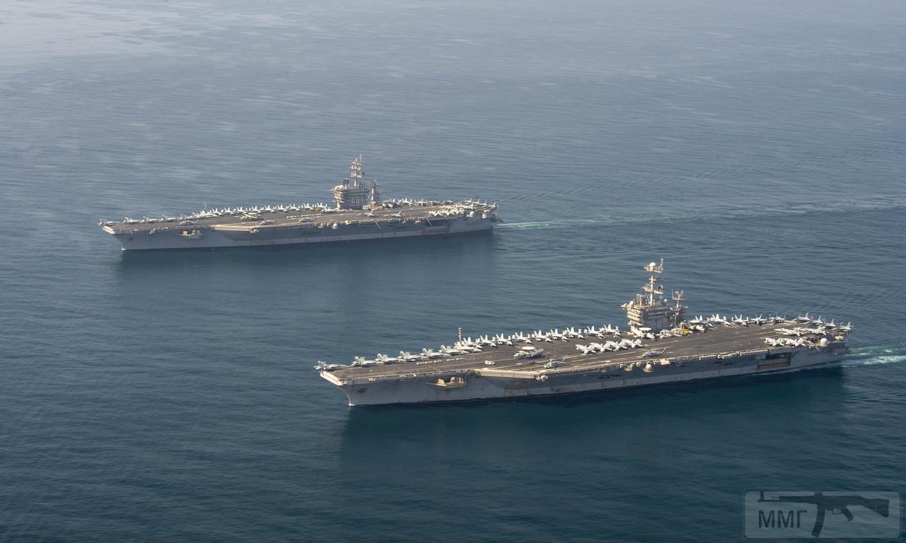 96814 - USS Dwight D. Eisenhower (CVN-69) и USS Harry S. Truman (CVN-75) в Аравийском море.